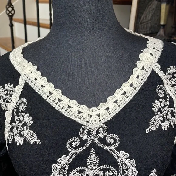 JANICE Lace Black/ White Ladies Top. One size see measurements - Picture 4 of 15